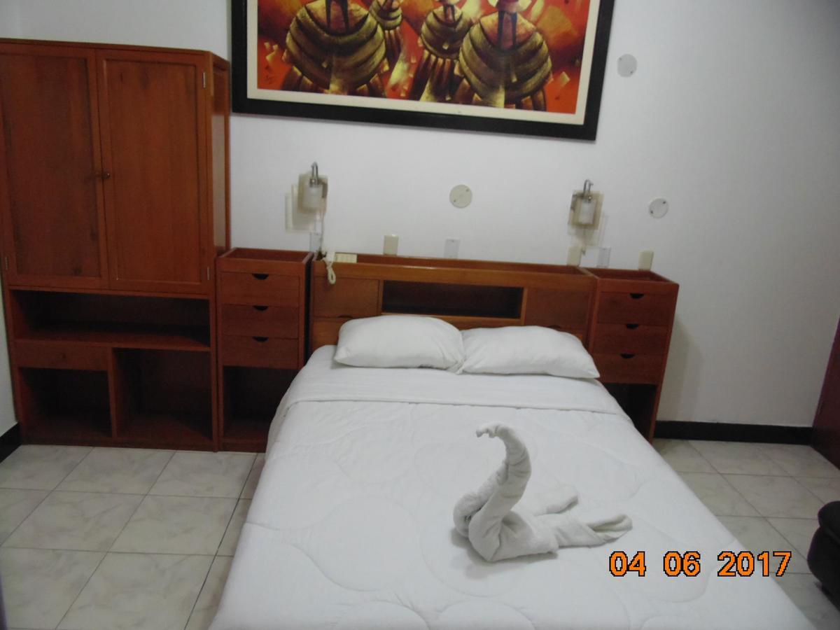 Hotel Bayovar بيورا المظهر الخارجي الصورة